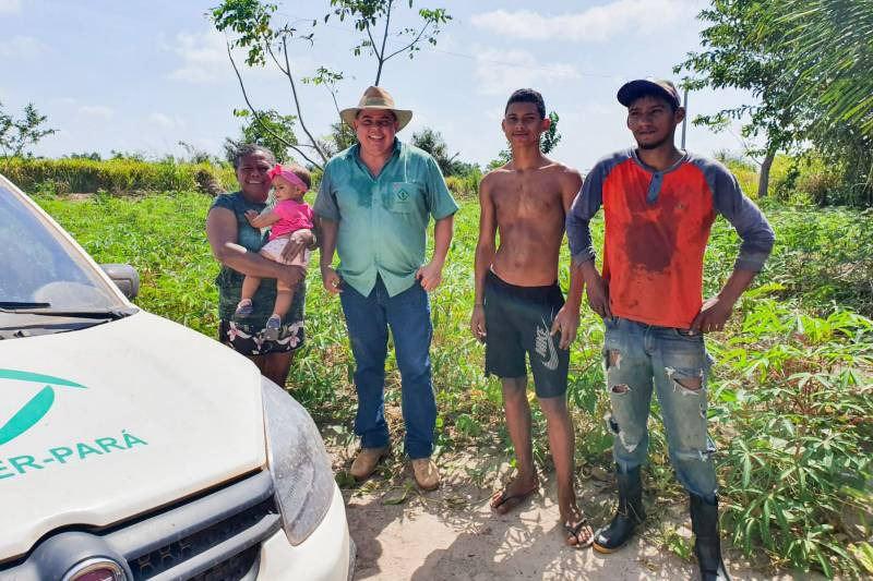 Agricultores familiares em Paragominas, responsáveis pela produção de mandioca e hortaliças, entre outras culturas 